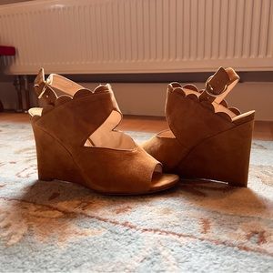 ISA TAPIA wedge suede sandal